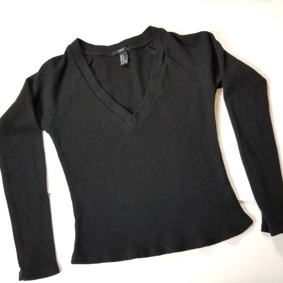 Forever 21 Tops - FOREVER 21 Deep V Pullover black waffle